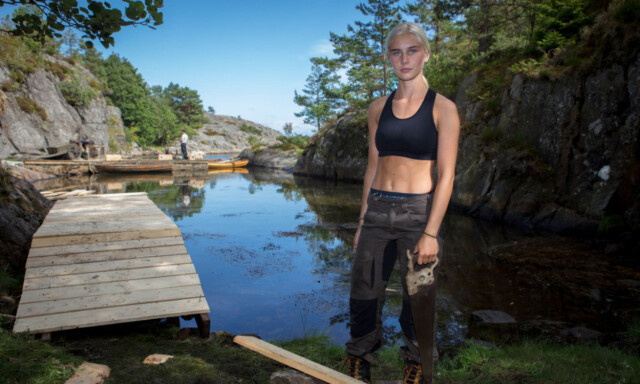 FÅR OPPMERKSOMHET: TV 2 får så hatten passer for hvordan de har valgt å presentere «Farmen»-deltakeren Amalie Snøløs (21) på tv. Foto: Alex Iversen / TV 2 FÅR OPPMERKSOMHET: TV 2 får så hatten passer for hvordan de har valgt å presentere «Farmen»-deltakeren Amalie Snøløs (21) på tv. Foto: Alex Iversen / TV 2